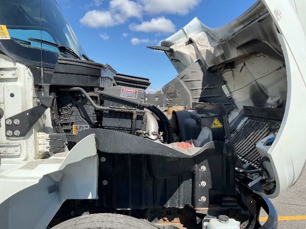 Medium Duty Box Truck-Light and Medium Duty Trucks-International-2022-MV607-Saint Laurent-PQ-104,018\n\t\tkm-$ 81,500 - Image 22