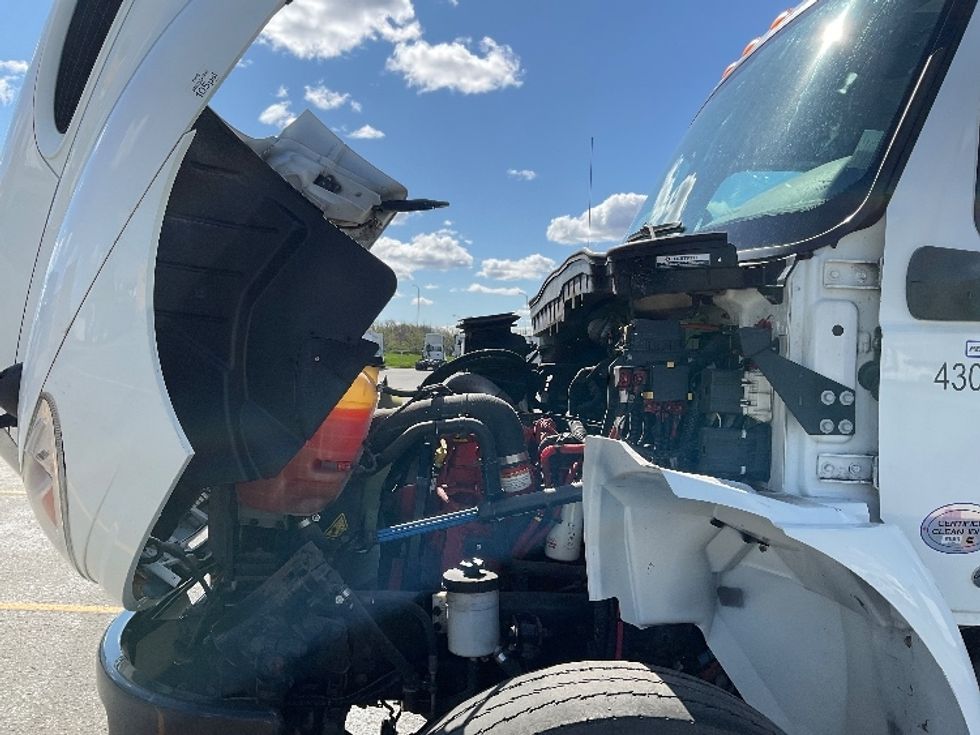 Medium Duty Box Truck-Light and Medium Duty Trucks-International-2022-MV607-Saint Laurent-PQ-104,018\n\t\tkm-$ 81,500 - Image 23