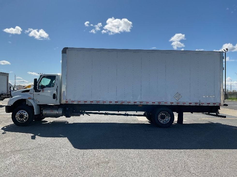 Medium Duty Box Truck-Light and Medium Duty Trucks-International-2022-MV607-Saint Laurent-PQ-104,018\n\t\tkm-$ 81,500 - Image 4