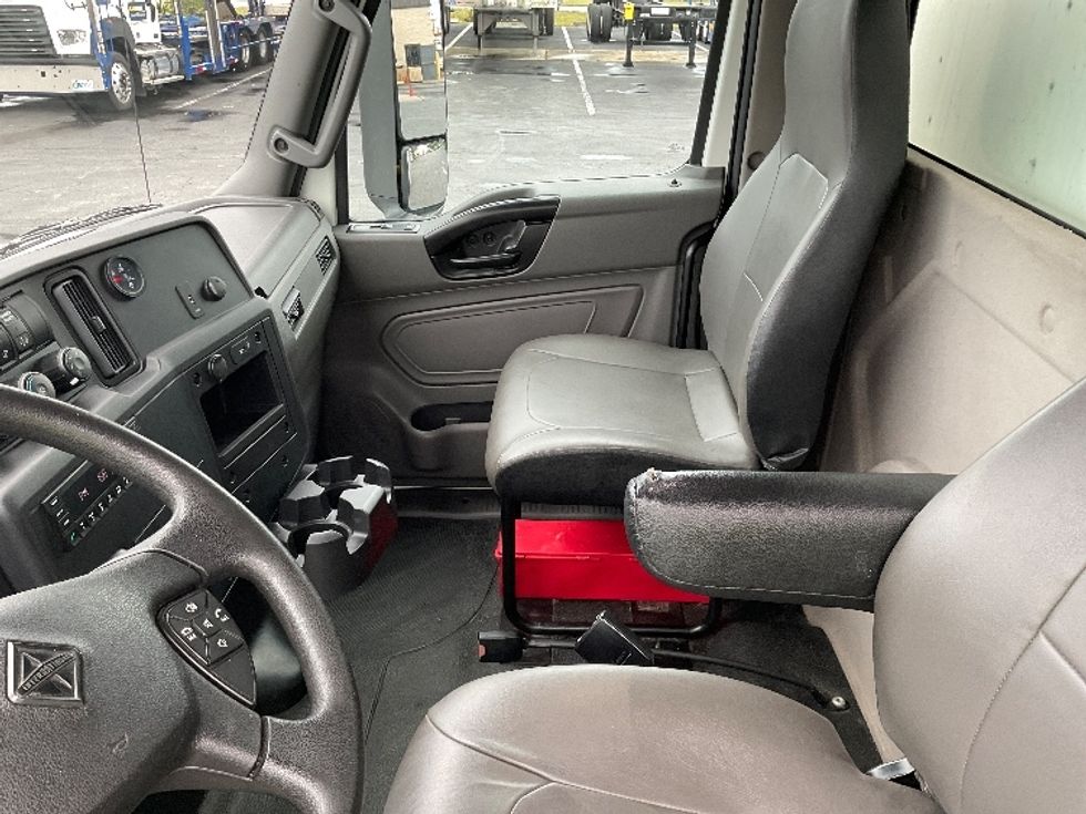 Medium Duty Box Truck-Light and Medium Duty Trucks-International-2022-MV607-Saint Petersburg-FL-130,843\n\t\tmiles-$ 69,750 - Image 19