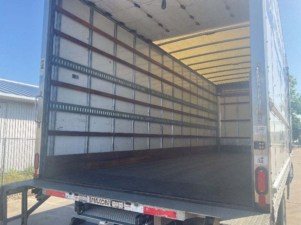 Medium Duty Box Truck-Light and Medium Duty Trucks-International-2022-MV607-San Antonio-TX-122,270\n\t\tmiles-$ 71,250 - Image 11