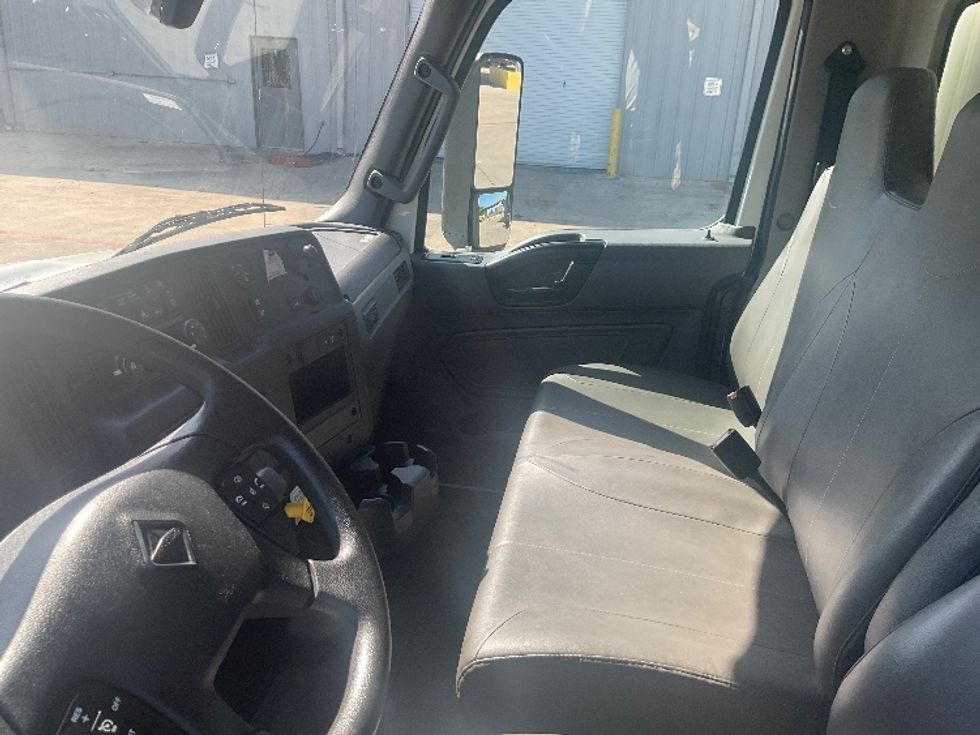 Medium Duty Box Truck-Light and Medium Duty Trucks-International-2022-MV607-San Antonio-TX-122,270\n\t\tmiles-$ 71,250 - Image 19