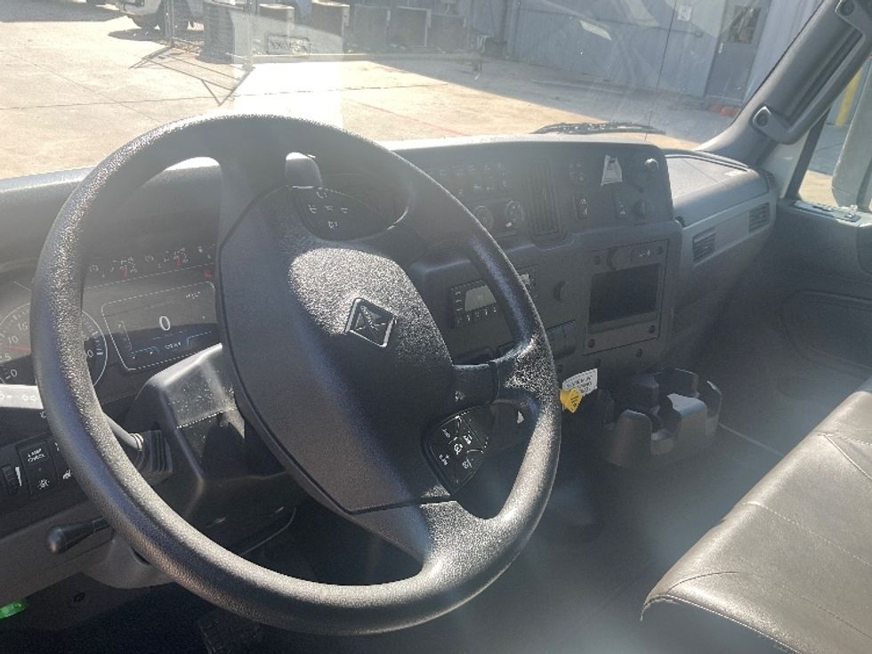 Medium Duty Box Truck-Light and Medium Duty Trucks-International-2022-MV607-San Antonio-TX-122,270\n\t\tmiles-$ 71,250 - Image 17