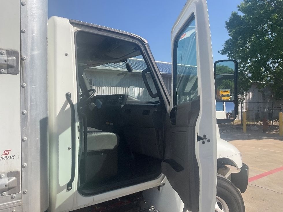 Medium Duty Box Truck-Light and Medium Duty Trucks-International-2022-MV607-San Antonio-TX-122,270\n\t\tmiles-$ 71,250 - Image 20