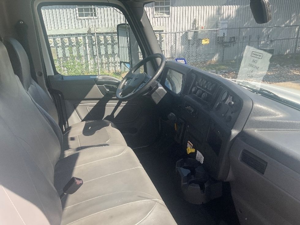 Medium Duty Box Truck-Light and Medium Duty Trucks-International-2022-MV607-San Antonio-TX-122,270\n\t\tmiles-$ 71,250 - Image 22