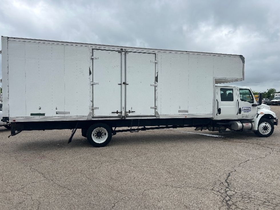 Medium Duty Box Truck-Light and Medium Duty Trucks-International-2022-MV607-San Antonio-TX-152,336\n\t\tmiles-$ 75,750 - Image 15