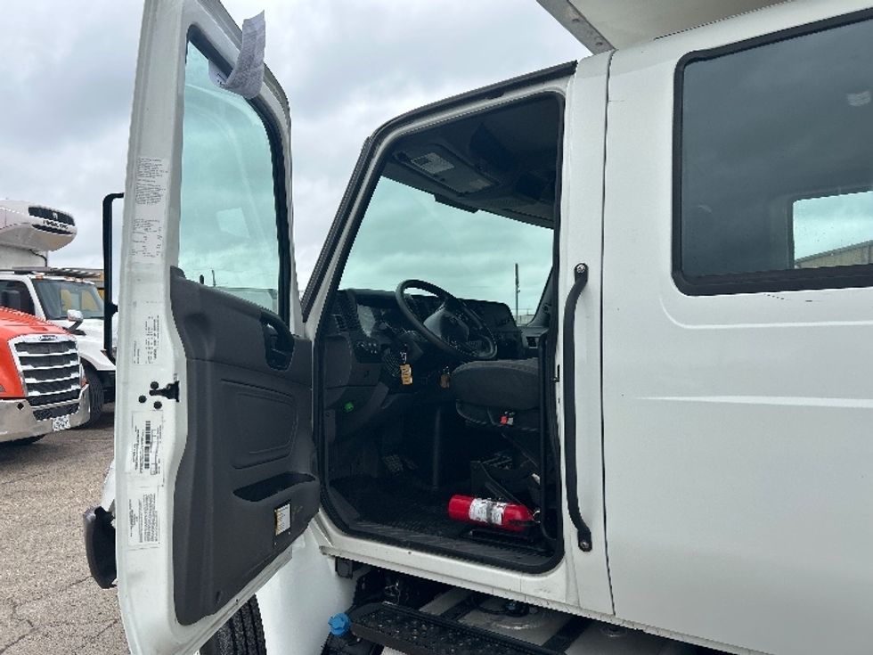 Medium Duty Box Truck-Light and Medium Duty Trucks-International-2022-MV607-San Antonio-TX-152,336\n\t\tmiles-$ 75,750 - Image 16