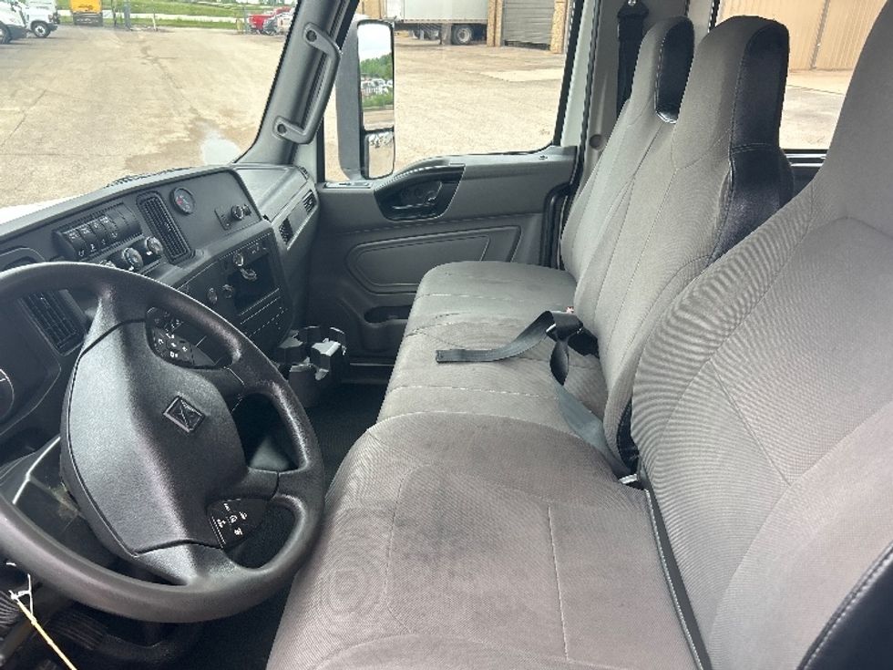 Medium Duty Box Truck-Light and Medium Duty Trucks-International-2022-MV607-San Antonio-TX-152,336\n\t\tmiles-$ 75,750 - Image 19