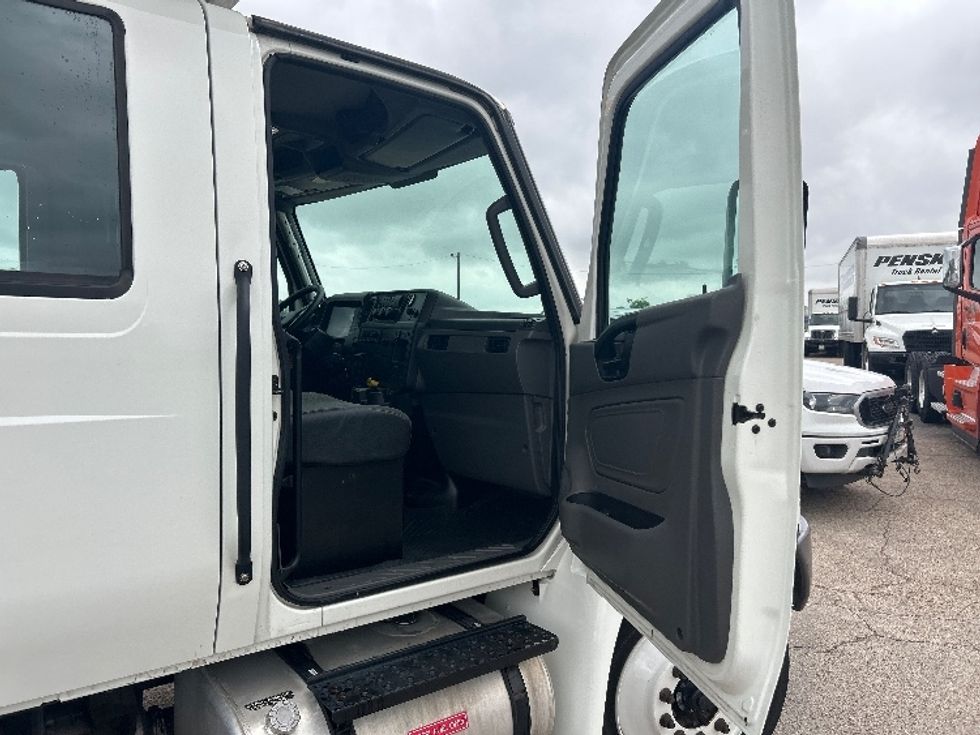 Medium Duty Box Truck-Light and Medium Duty Trucks-International-2022-MV607-San Antonio-TX-152,336\n\t\tmiles-$ 75,750 - Image 20
