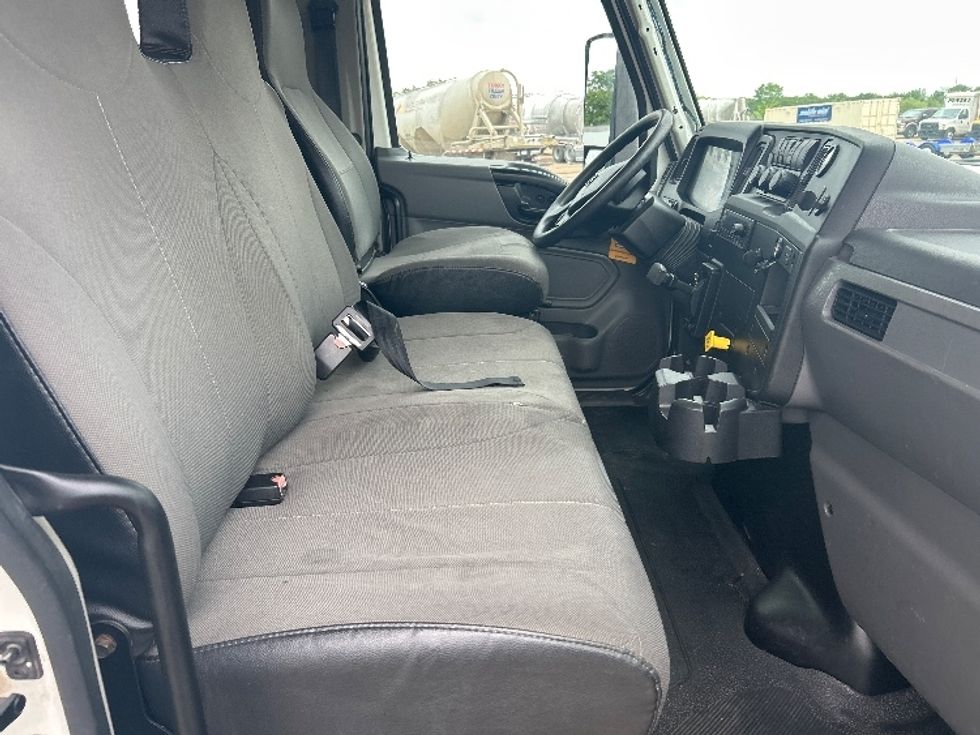 Medium Duty Box Truck-Light and Medium Duty Trucks-International-2022-MV607-San Antonio-TX-152,336\n\t\tmiles-$ 75,750 - Image 22