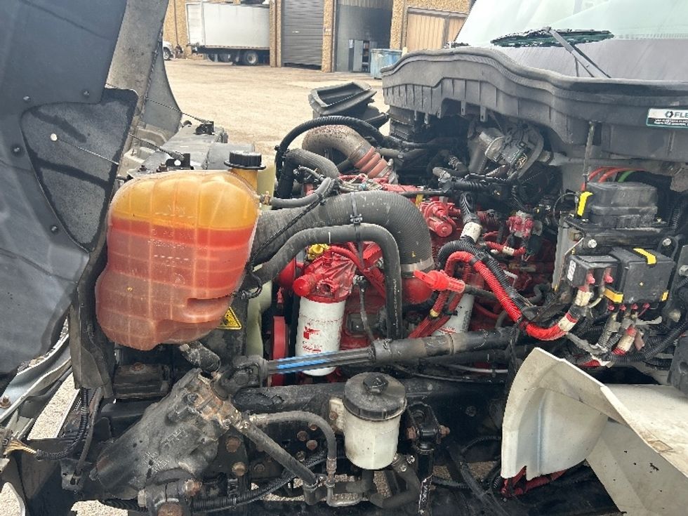 Medium Duty Box Truck-Light and Medium Duty Trucks-International-2022-MV607-San Antonio-TX-152,336\n\t\tmiles-$ 75,750 - Image 24