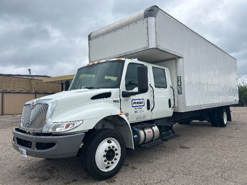Medium Duty Box Truck-Light and Medium Duty Trucks-International-2022-MV607-San Antonio-TX-152,336\n\t\tmiles-$ 75,750 - Image 3