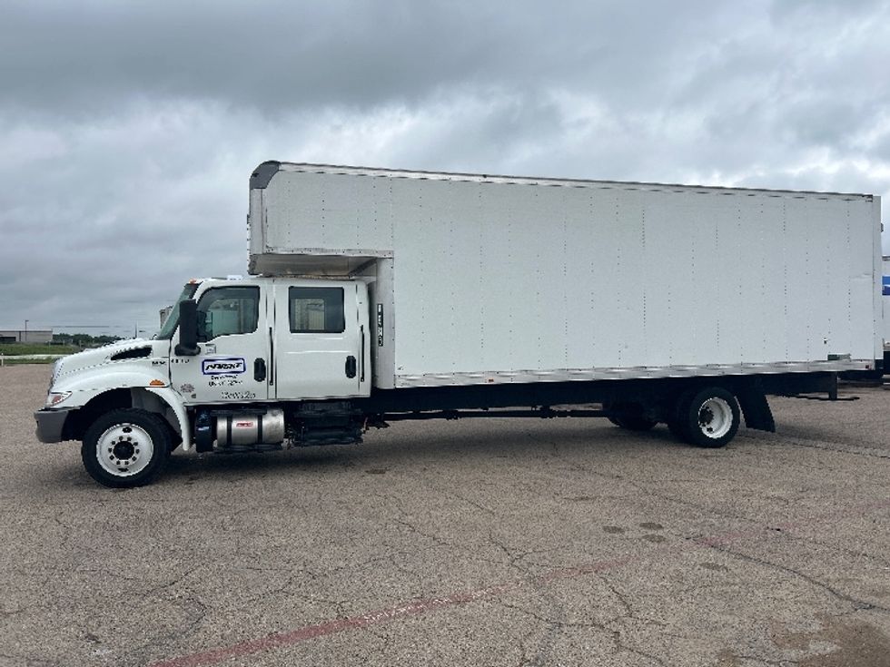 Medium Duty Box Truck-Light and Medium Duty Trucks-International-2022-MV607-San Antonio-TX-152,336\n\t\tmiles-$ 75,750 - Image 4