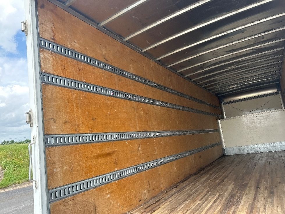 Medium Duty Box Truck-Light and Medium Duty Trucks-International-2022-MV607-San Antonio-TX-170,535\n\t\tmiles-$ 72,750 - Image 11