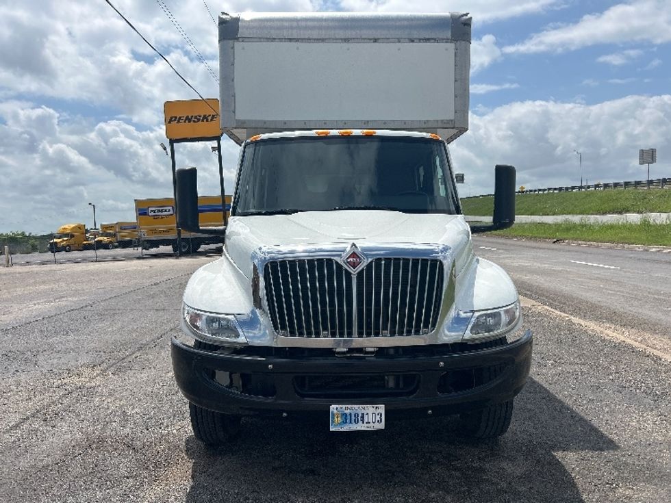 Medium Duty Box Truck-Light and Medium Duty Trucks-International-2022-MV607-San Antonio-TX-170,535\n\t\tmiles-$ 72,750 - Image 2