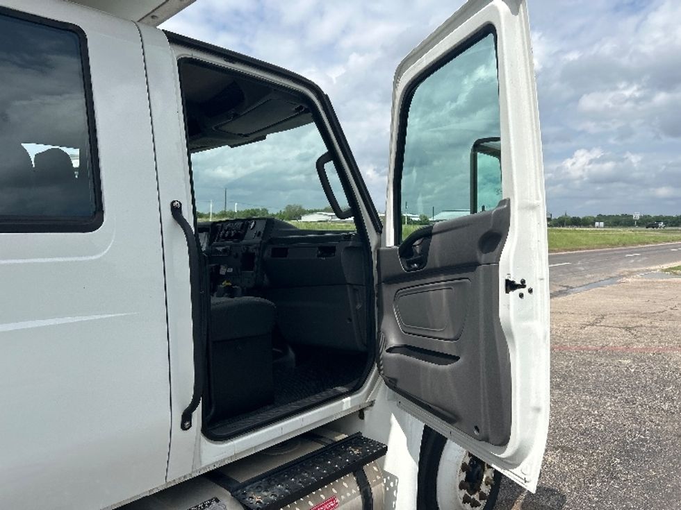 Medium Duty Box Truck-Light and Medium Duty Trucks-International-2022-MV607-San Antonio-TX-170,535\n\t\tmiles-$ 72,750 - Image 20