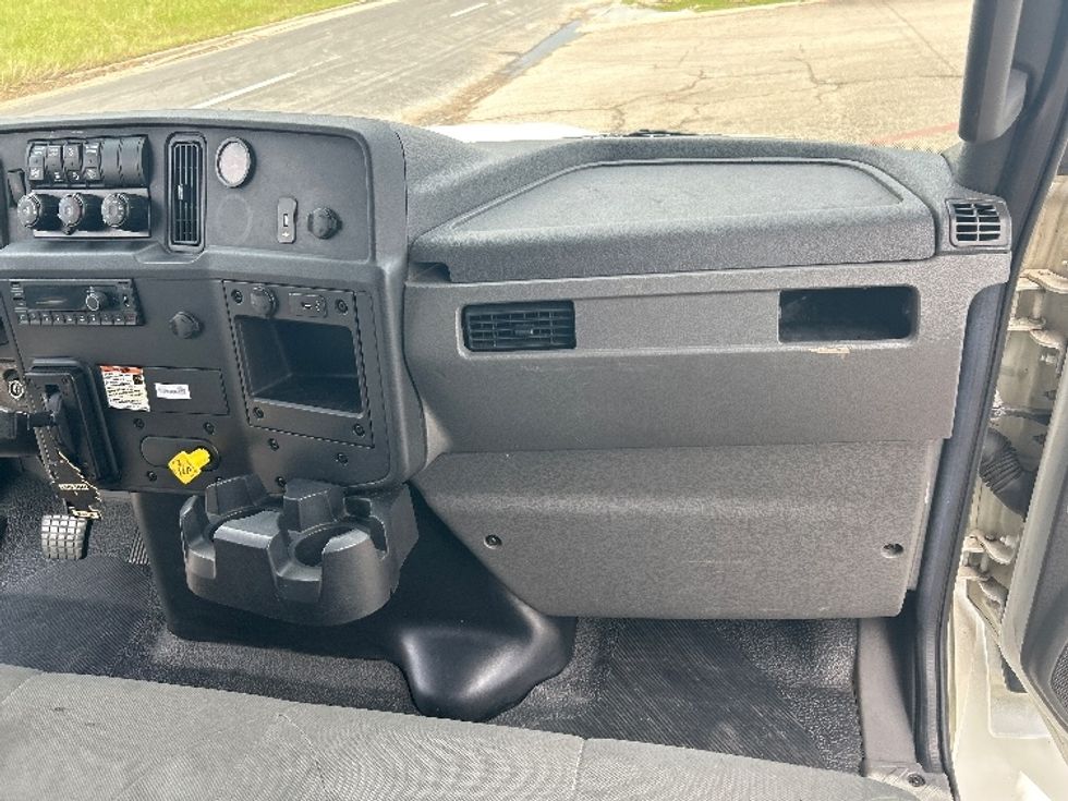 Medium Duty Box Truck-Light and Medium Duty Trucks-International-2022-MV607-San Antonio-TX-170,535\n\t\tmiles-$ 72,750 - Image 21