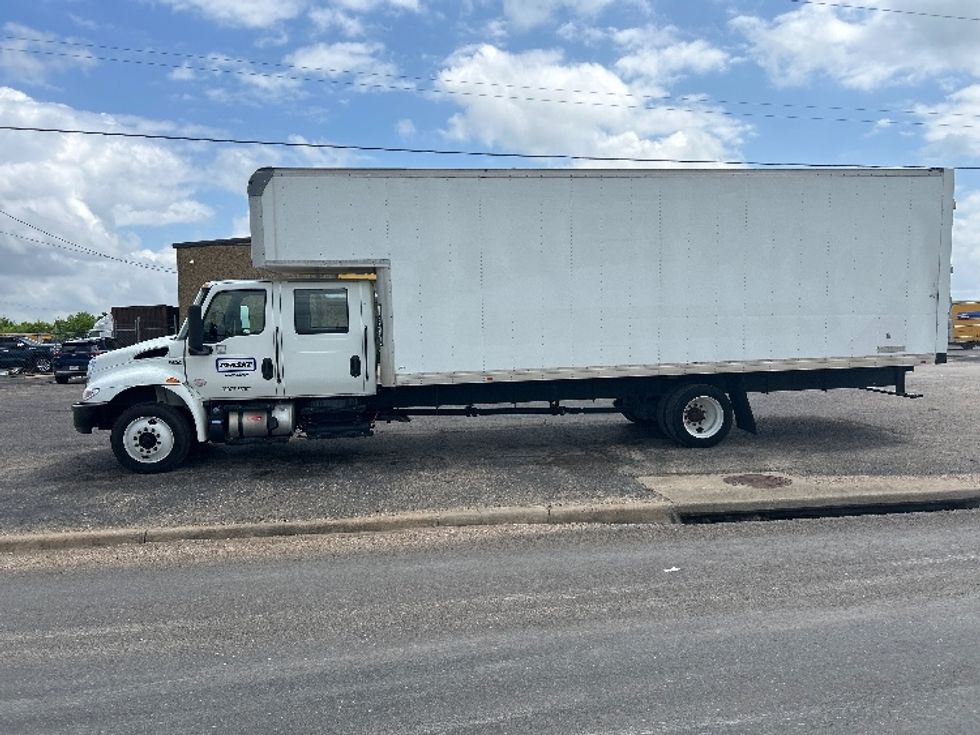 Medium Duty Box Truck-Light and Medium Duty Trucks-International-2022-MV607-San Antonio-TX-170,535\n\t\tmiles-$ 72,750 - Image 4