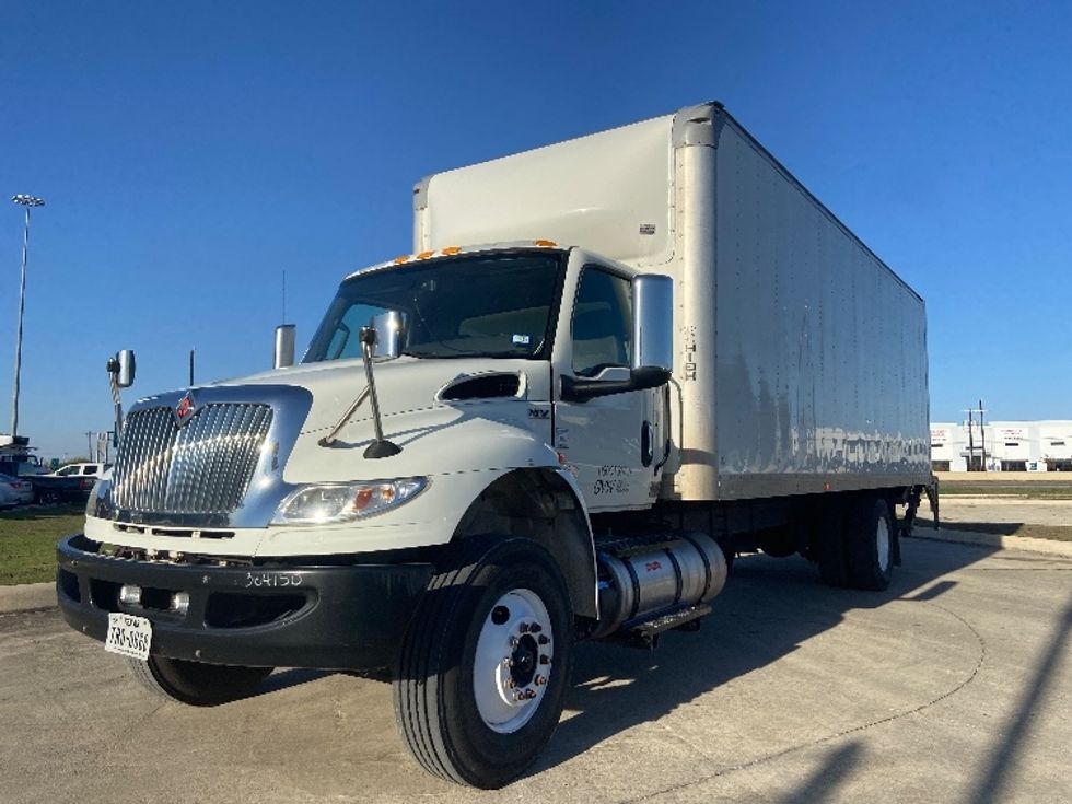Medium Duty Box Truck-Light and Medium Duty Trucks-International-2022-MV607-San Antonio-TX-185,337\n\t\tmiles-$ 56,750 - Image 3