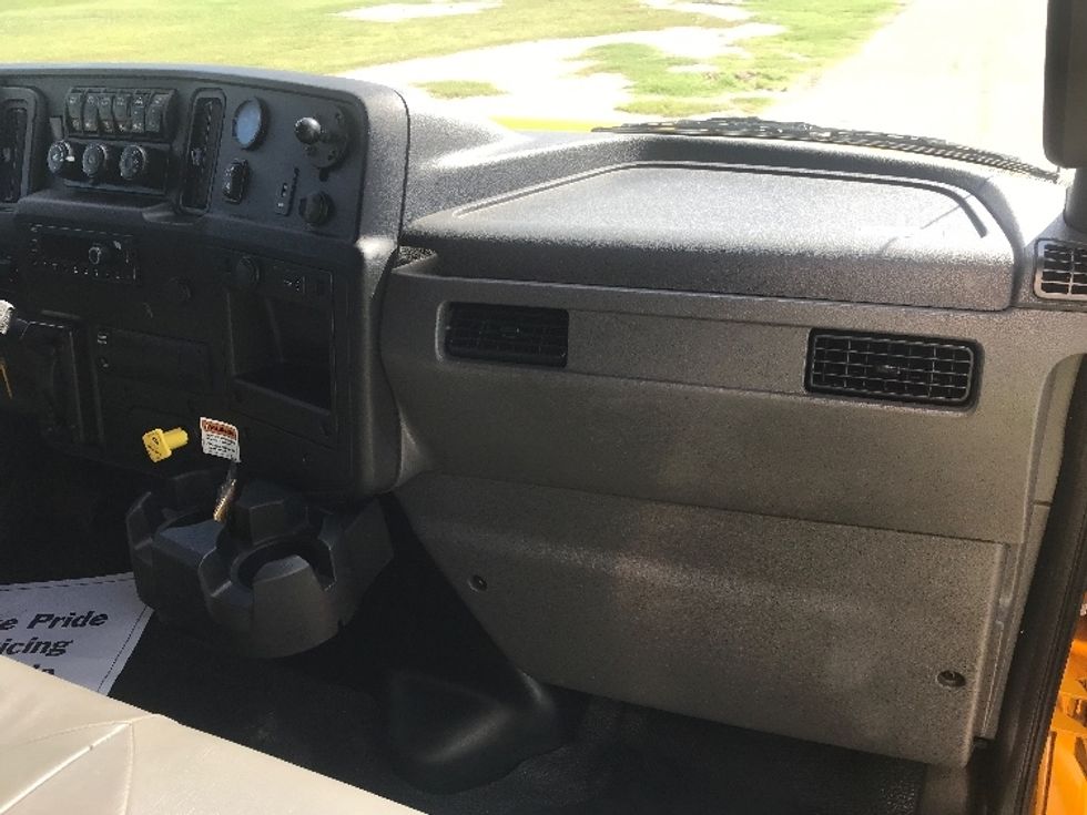 Medium Duty Box Truck-Light and Medium Duty Trucks-International-2022-MV607-San Antonio-TX-205,960\n\t\tmiles-$ 51,750 - Image 21