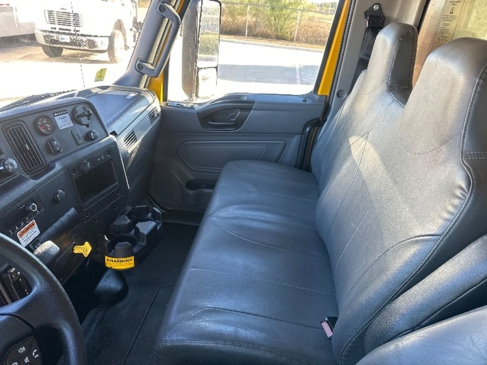 Medium Duty Box Truck-Light and Medium Duty Trucks-International-2022-MV607-San Antonio-TX-210,391\n\t\tmiles-$ 51,000 - Image 18