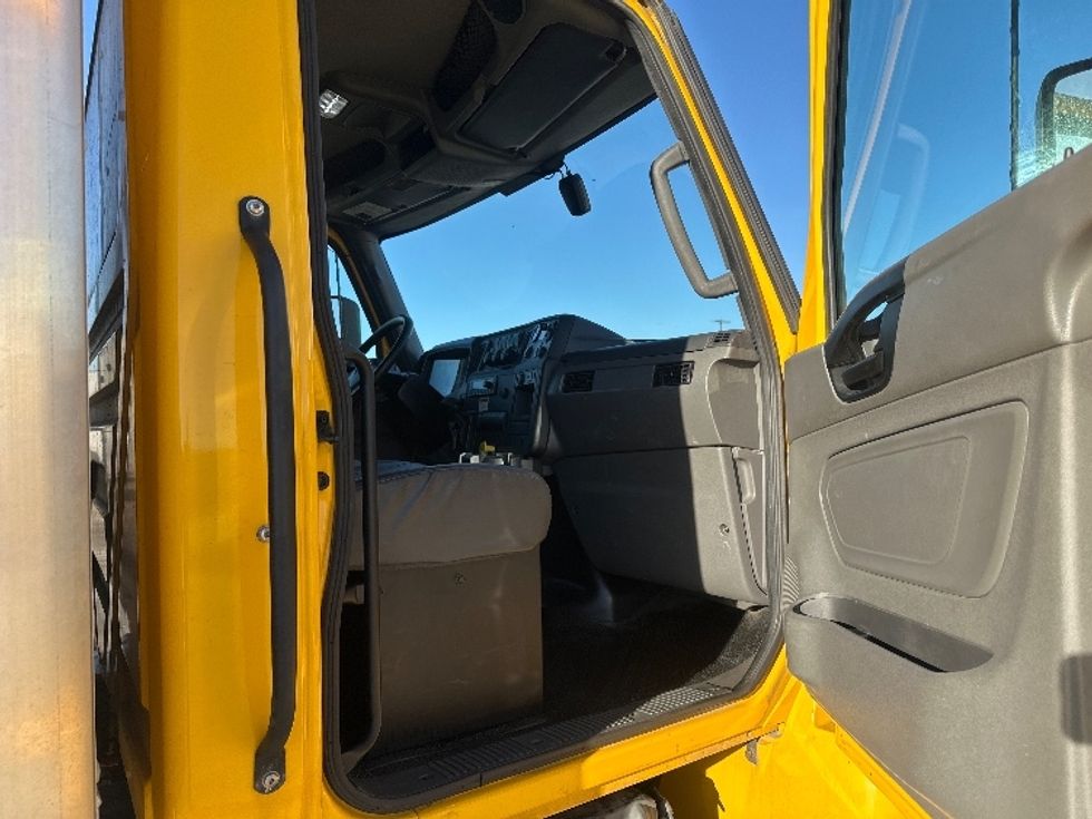Medium Duty Box Truck-Light and Medium Duty Trucks-International-2022-MV607-San Antonio-TX-210,391\n\t\tmiles-$ 51,000 - Image 19