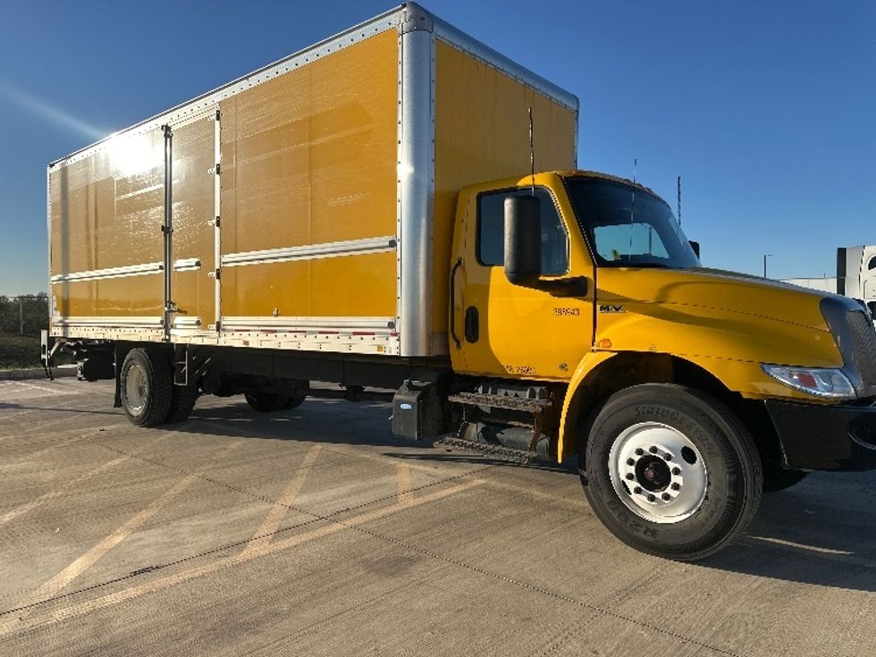 Medium Duty Box Truck-Light and Medium Duty Trucks-International-2022-MV607-San Antonio-TX-210,391\n\t\tmiles-$ 51,000 - Image 3
