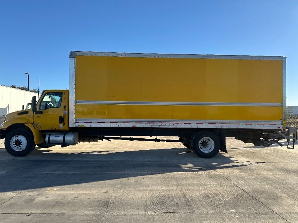 Medium Duty Box Truck-Light and Medium Duty Trucks-International-2022-MV607-San Antonio-TX-210,391\n\t\tmiles-$ 51,000 - Image 4