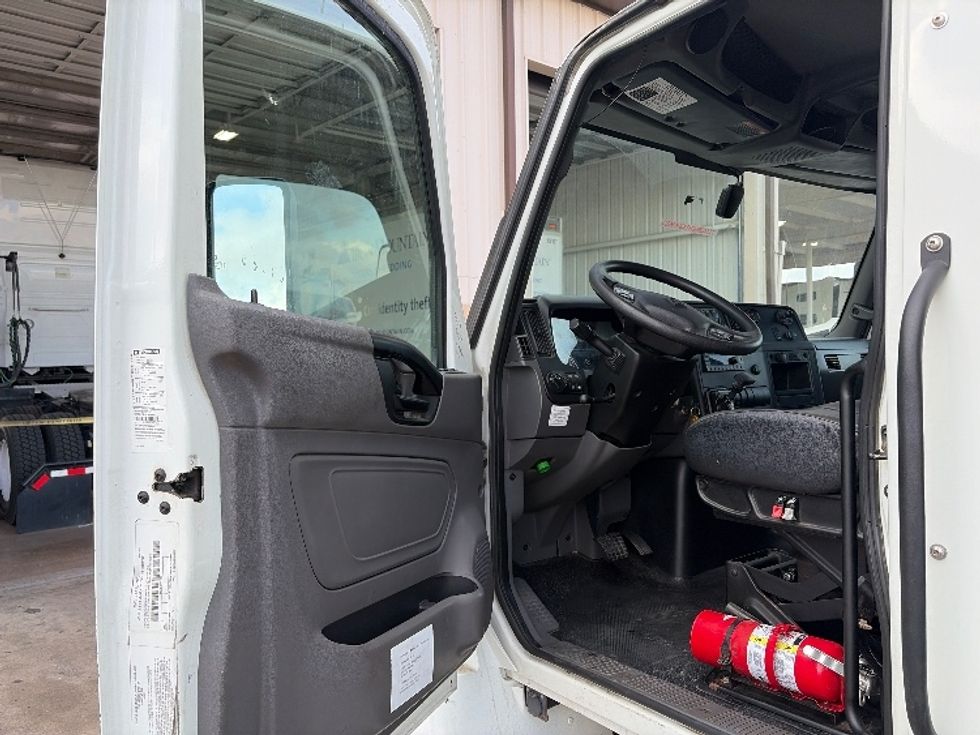 Medium Duty Box Truck-Light and Medium Duty Trucks-International-2022-MV607-San Antonio-TX-71,255\n\t\tmiles-$ 85,000 - Image 16