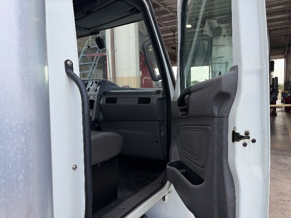 Medium Duty Box Truck-Light and Medium Duty Trucks-International-2022-MV607-San Antonio-TX-71,255\n\t\tmiles-$ 85,000 - Image 20