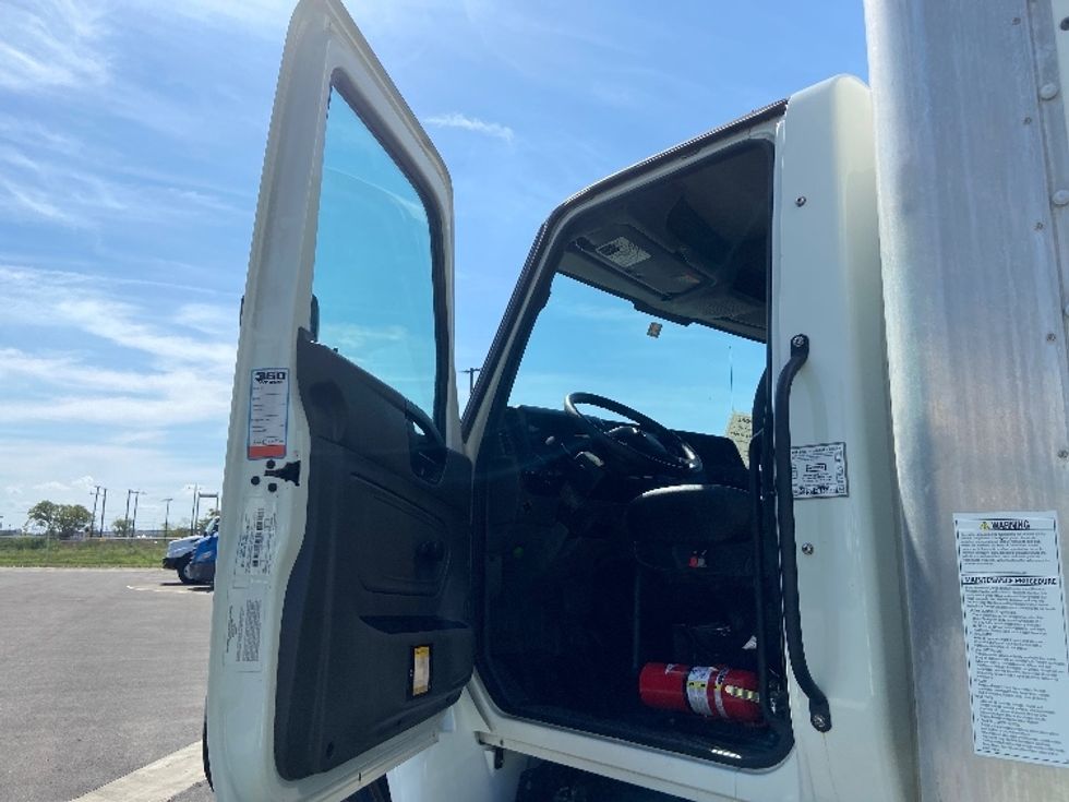Medium Duty Box Truck-Light and Medium Duty Trucks-International-2022-MV607-San Antonio-TX-76,137\n\t\tmiles-$ 77,500 - Image 16