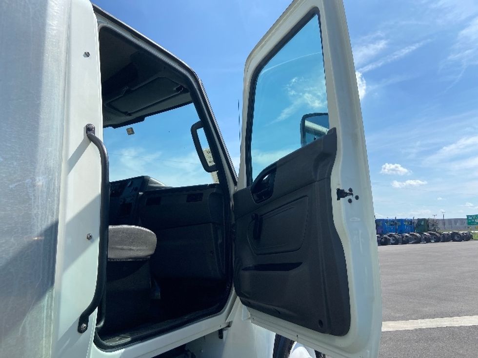 Medium Duty Box Truck-Light and Medium Duty Trucks-International-2022-MV607-San Antonio-TX-76,137\n\t\tmiles-$ 77,500 - Image 20