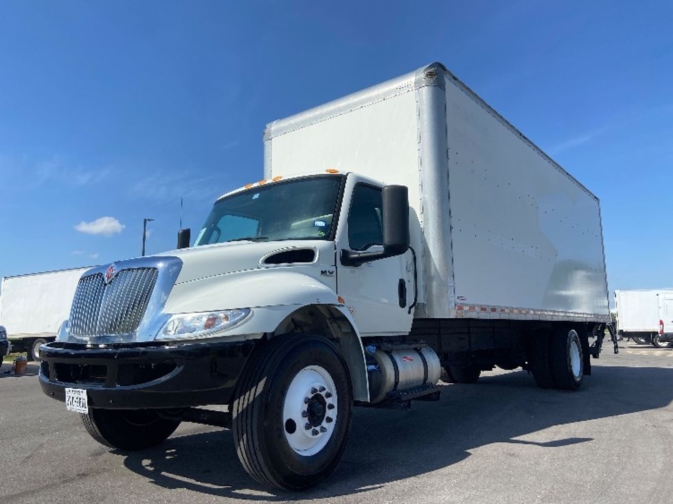 Medium Duty Box Truck-Light and Medium Duty Trucks-International-2022-MV607-San Antonio-TX-76,137\n\t\tmiles-$ 77,500 - Image 3