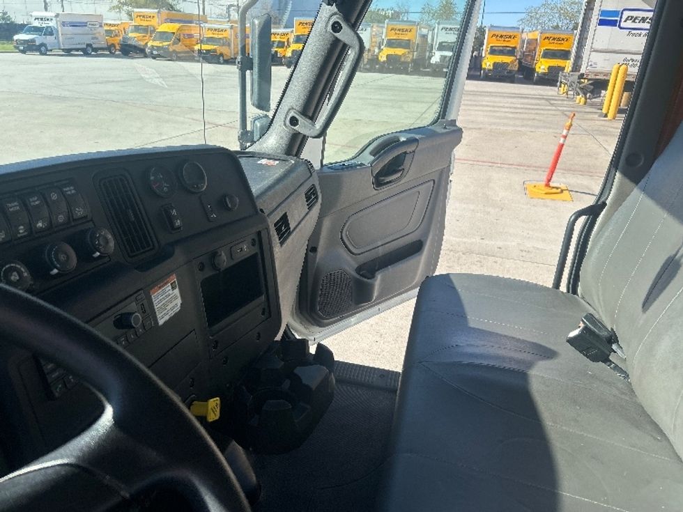 Medium Duty Box Truck-Light and Medium Duty Trucks-International-2022-MV607-San Antonio-TX-91,972\n\t\tmiles-$ 64,500 - Image 18