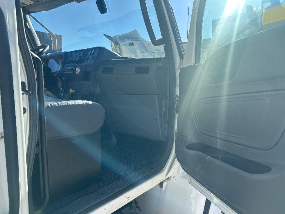 Medium Duty Box Truck-Light and Medium Duty Trucks-International-2022-MV607-San Antonio-TX-91,972\n\t\tmiles-$ 64,500 - Image 19