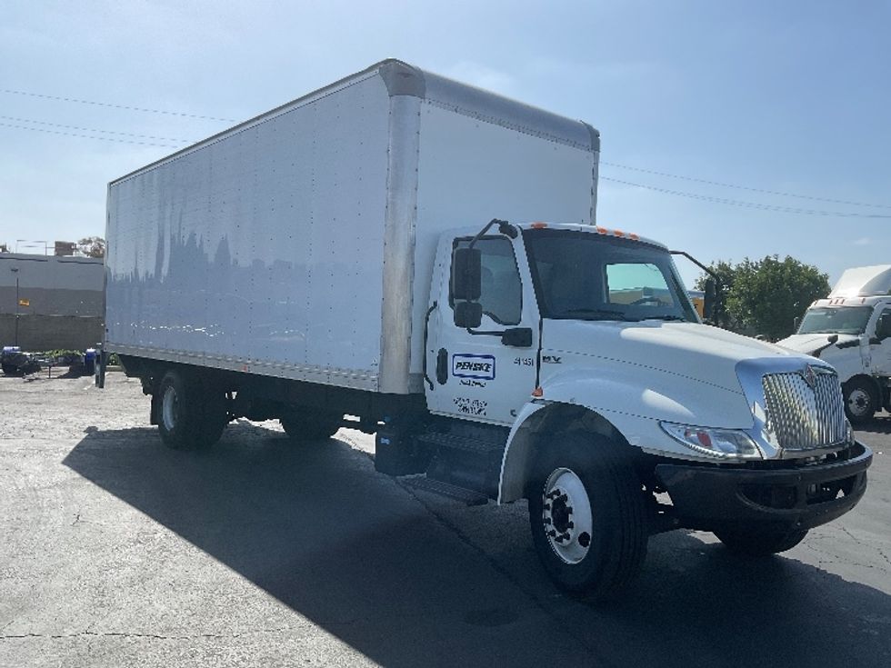 Medium Duty Box Truck-Light and Medium Duty Trucks-International-2022-MV607-Santa Ana-CA-195,950\n\t\tmiles-$ 57,000 - Image 1
