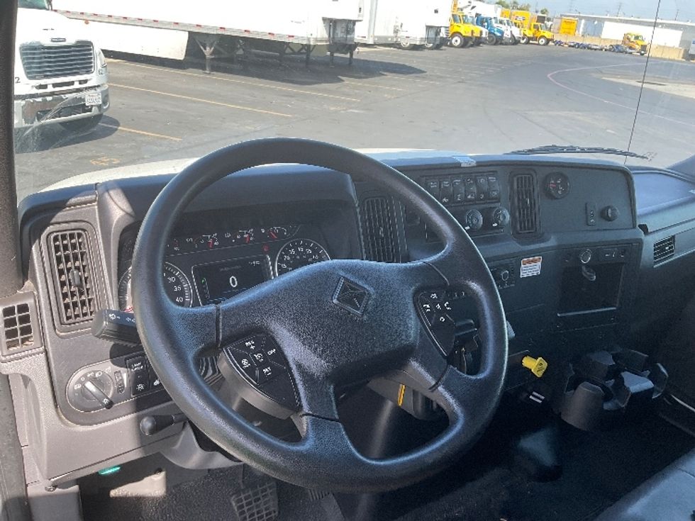 Medium Duty Box Truck-Light and Medium Duty Trucks-International-2022-MV607-Santa Ana-CA-195,950\n\t\tmiles-$ 57,000 - Image 17