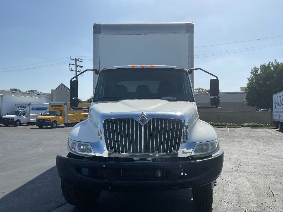 Medium Duty Box Truck-Light and Medium Duty Trucks-International-2022-MV607-Santa Ana-CA-195,950\n\t\tmiles-$ 57,000 - Image 2