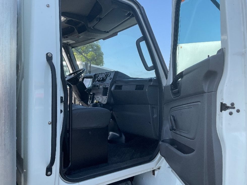 Medium Duty Box Truck-Light and Medium Duty Trucks-International-2022-MV607-Santa Ana-CA-195,950\n\t\tmiles-$ 57,000 - Image 20