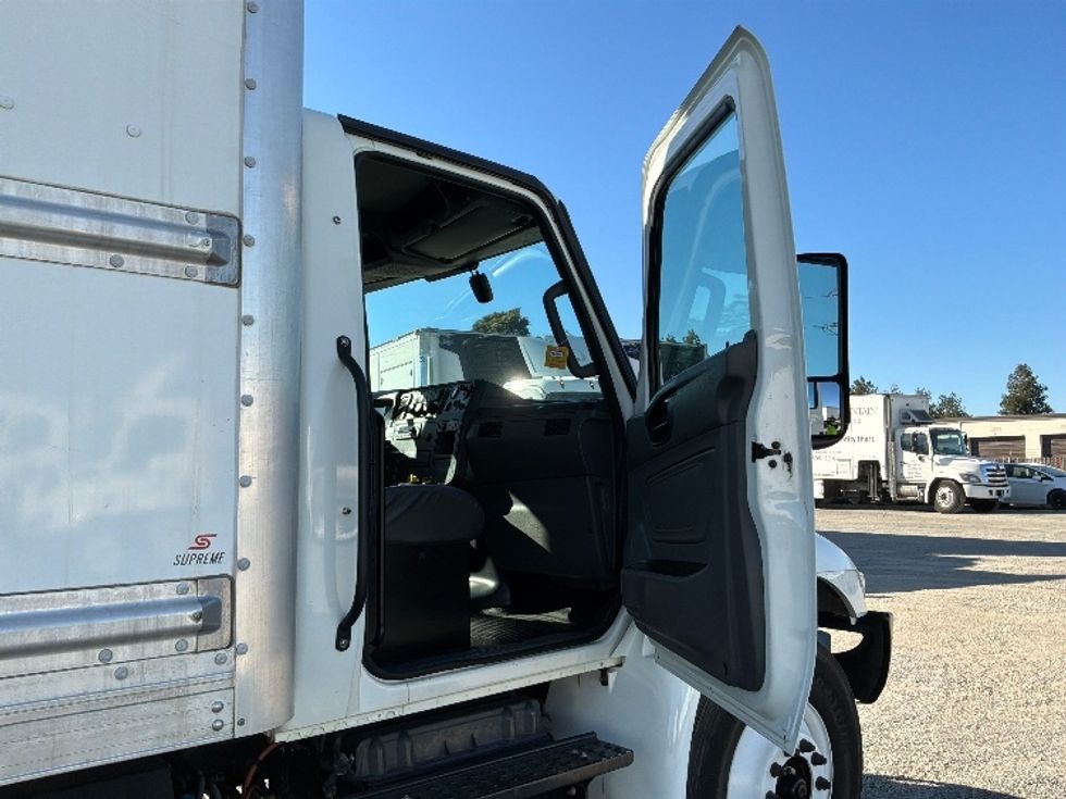 Medium Duty Box Truck-Light and Medium Duty Trucks-International-2022-MV607-Santa Rosa-CA-276,794\n\t\tmiles-$ 36,500 - Image 19