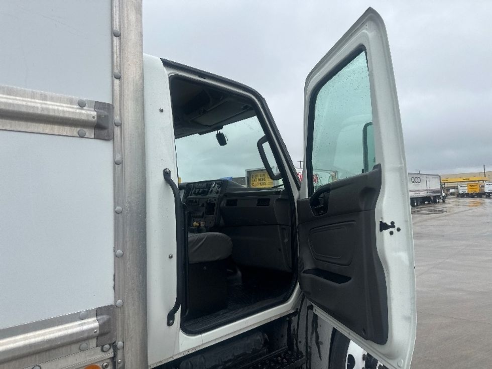 Medium Duty Box Truck-Light and Medium Duty Trucks-International-2022-MV607-Selma-TX-158,999\n\t\tmiles-$ 59,250 - Image 20