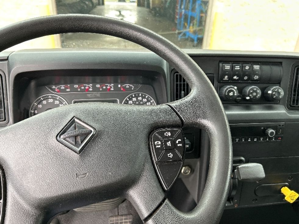 Medium Duty Box Truck-Light and Medium Duty Trucks-International-2022-MV607-Sheboygan-WI-378,736\n\t\tmiles-$ 26,500 - Image 17