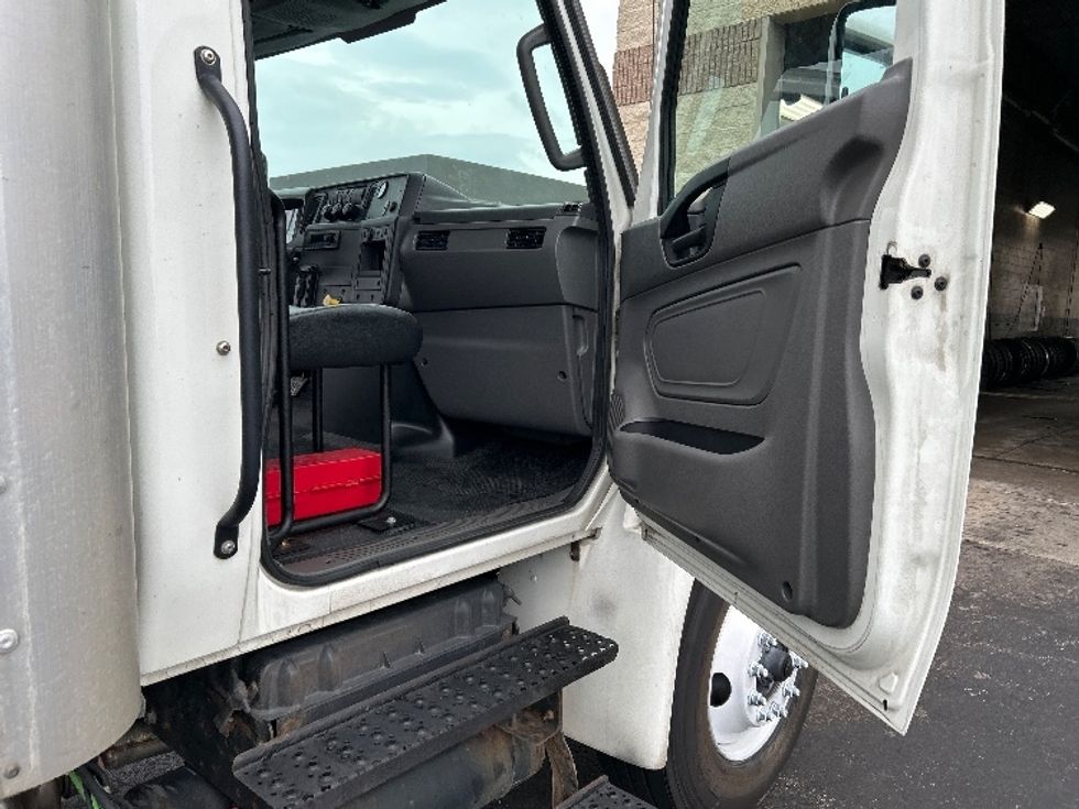 Medium Duty Box Truck-Light and Medium Duty Trucks-International-2022-MV607-Sheboygan-WI-378,736\n\t\tmiles-$ 26,500 - Image 19