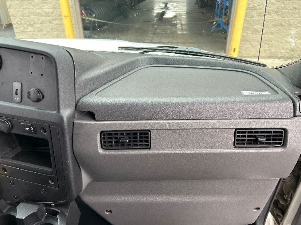 Medium Duty Box Truck-Light and Medium Duty Trucks-International-2022-MV607-Sheboygan-WI-378,736\n\t\tmiles-$ 26,500 - Image 20