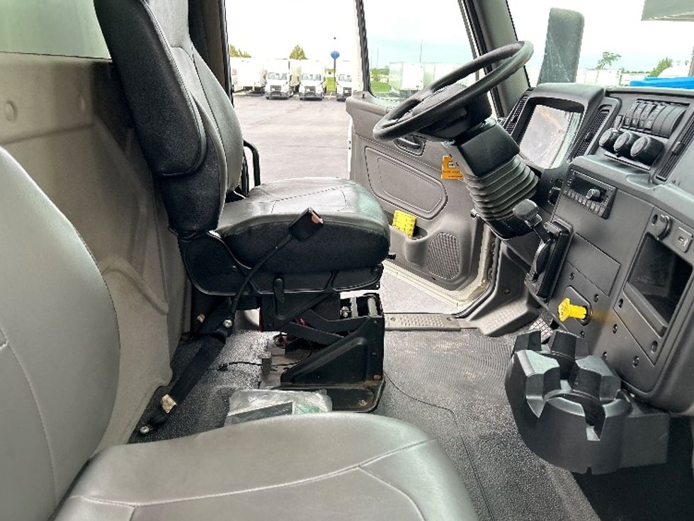 Medium Duty Box Truck-Light and Medium Duty Trucks-International-2022-MV607-Sheboygan-WI-378,736\n\t\tmiles-$ 26,500 - Image 21