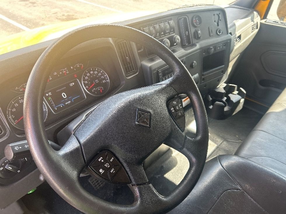 Medium Duty Box Truck-Light and Medium Duty Trucks-International-2022-MV607-South Plainfield-NJ-211,495\n\t\tmiles-$ 47,250 - Image 17