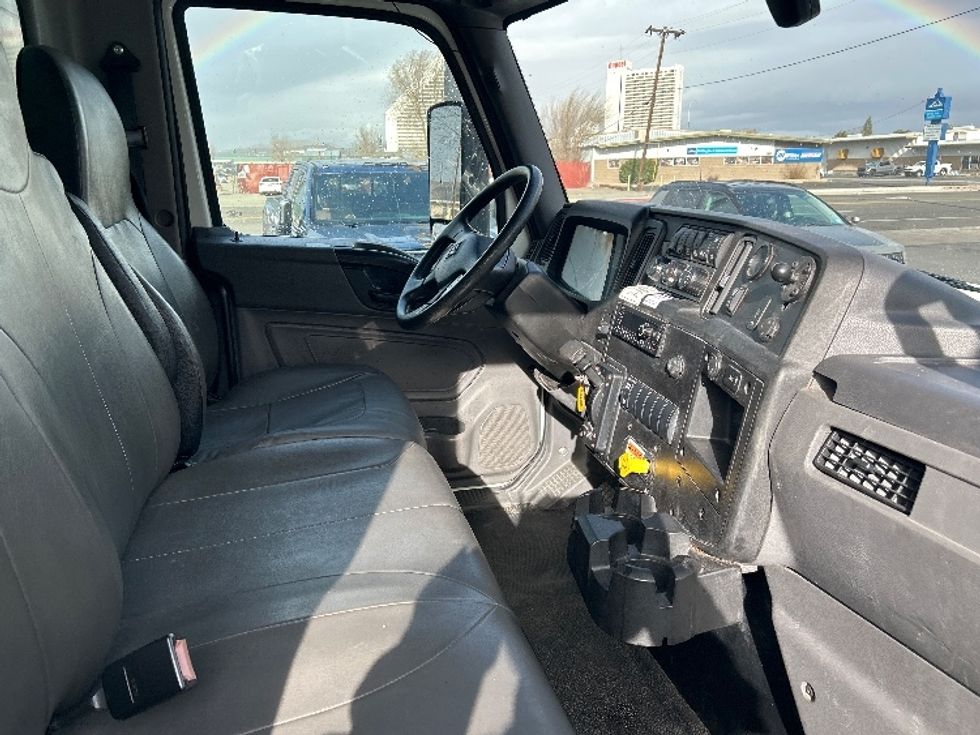 Medium Duty Box Truck-Light and Medium Duty Trucks-International-2022-MV607-Sparks-NV-132,892\n\t\tmiles-$ 67,750 - Image 22