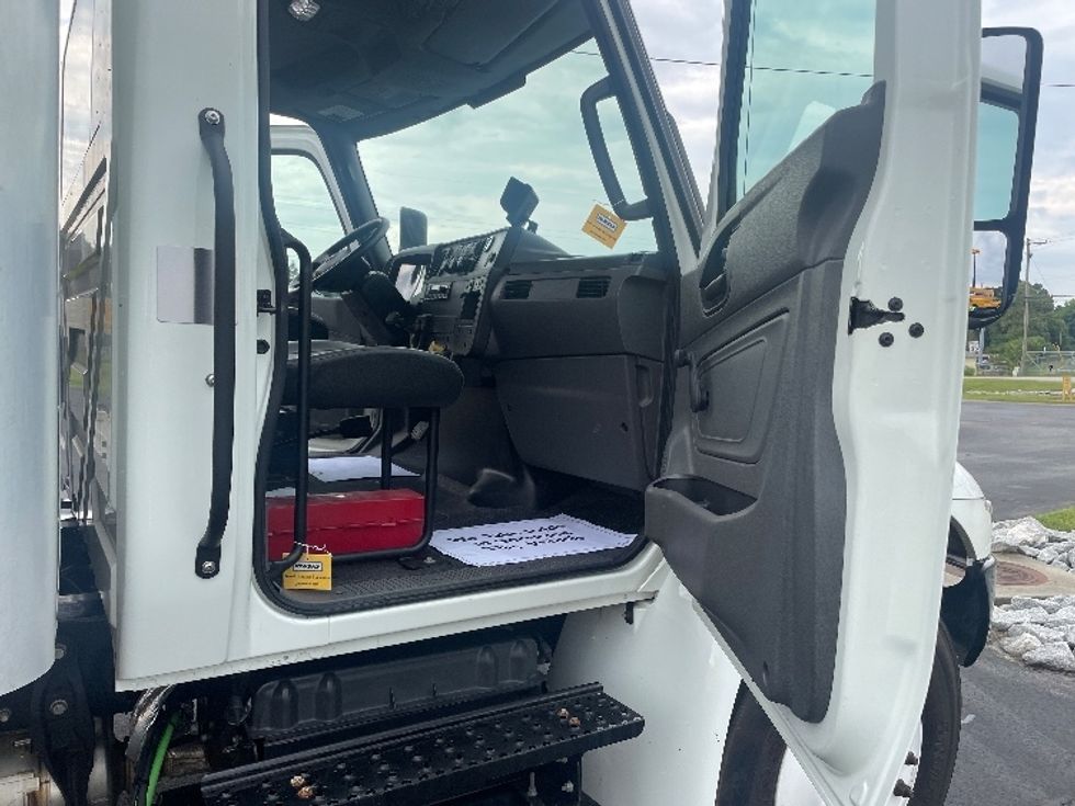 Medium Duty Box Truck-Light and Medium Duty Trucks-International-2022-MV607-Spartanburg-SC-154,340\n\t\tmiles-$ 57,000 - Image 20