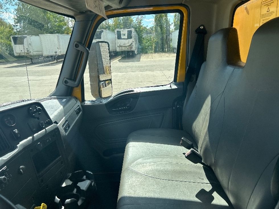 Medium Duty Box Truck-Light and Medium Duty Trucks-International-2022-MV607-Springfield-MA-223,330\n\t\tmiles-$ 43,500 - Image 19