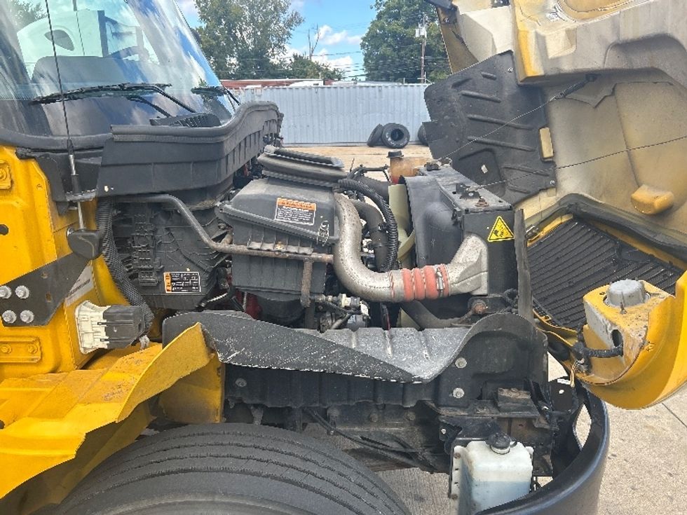 Medium Duty Box Truck-Light and Medium Duty Trucks-International-2022-MV607-Springfield-MA-223,330\n\t\tmiles-$ 43,500 - Image 23